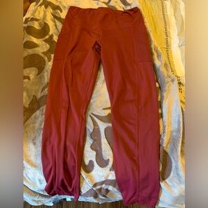 Burgundy leggings with pockets
